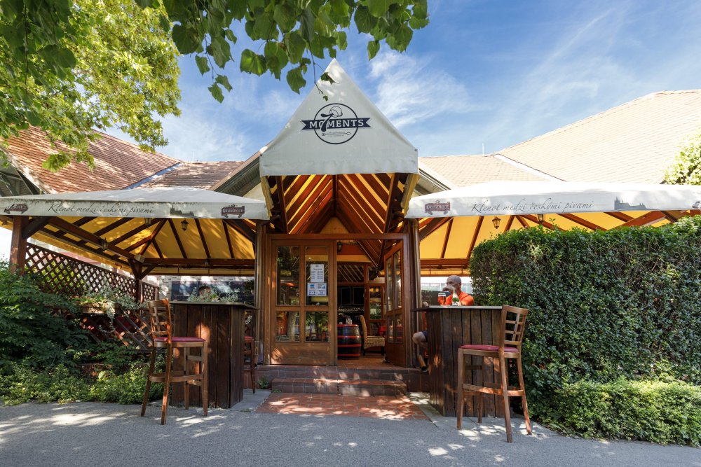 7Moments Coffee and Restaurant